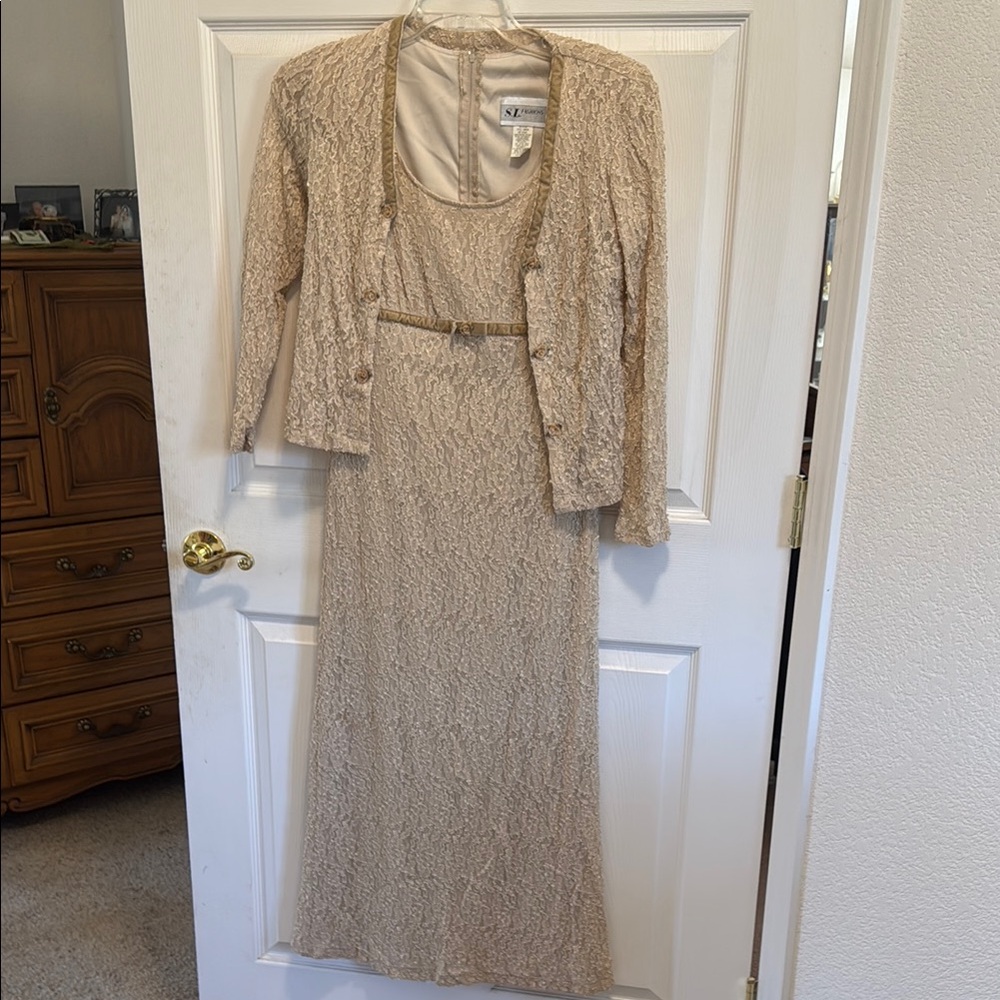 Elegant Cream Lace Skirt Set